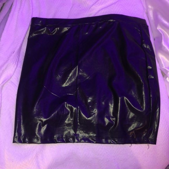 Vinyl skirt - Picture 2 of 3